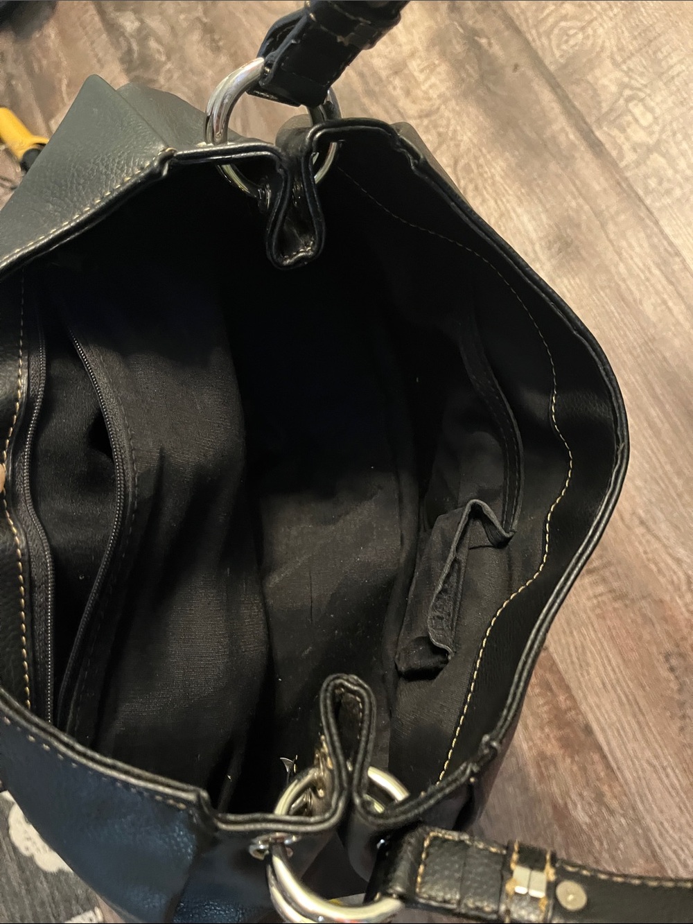 Gucci Black Leather Shoulder Bag with Silver Horsebit Accent - Picture 10 of 10